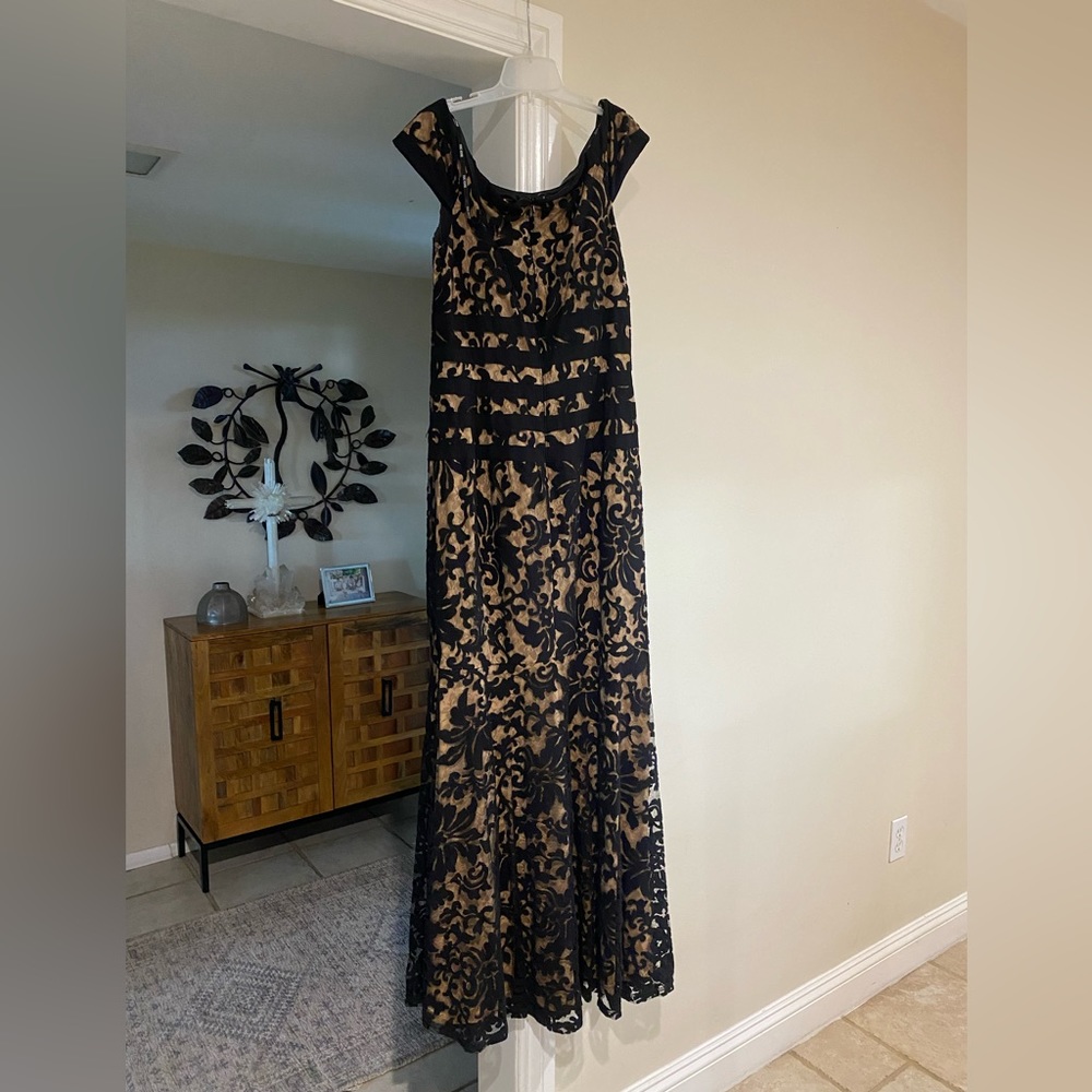tadashi shoji gown, mother of bride, wedding guest, formal.